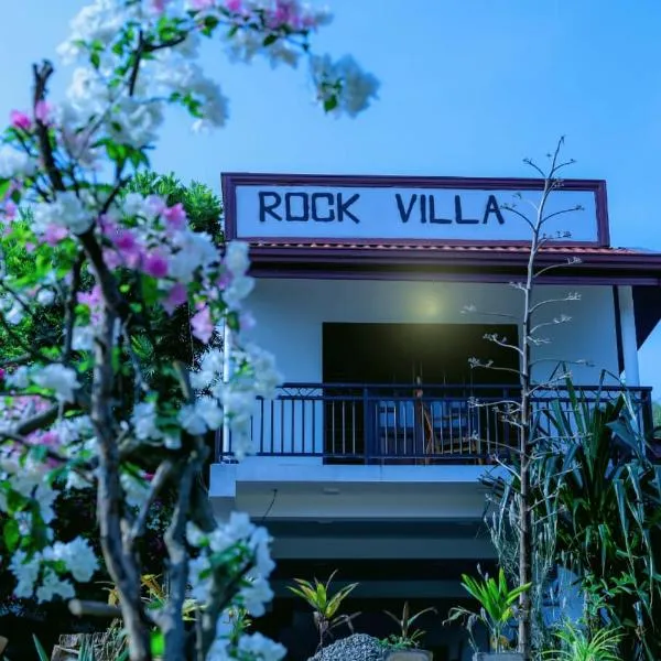 Rock Villa Relax City Resort, hotel in Mihintale