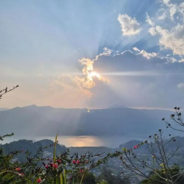 Into The Wild Pokhara, hotel en Kāskī
