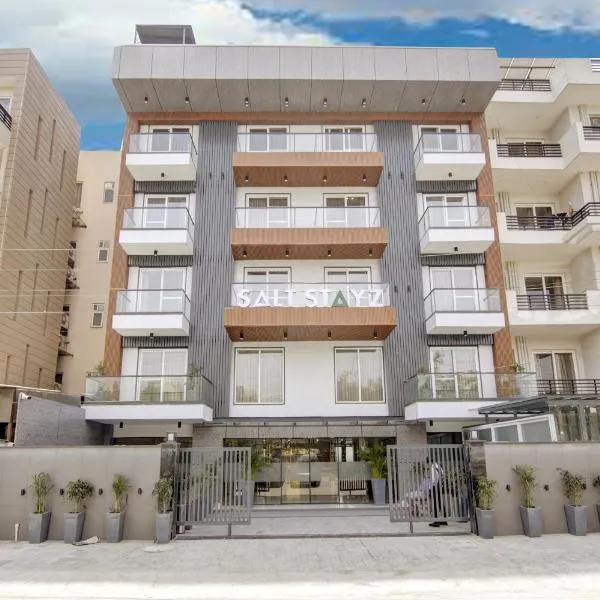 Saltstayz Premier - Near Golf Course Road & Sector 57, hotel in Gurgaon