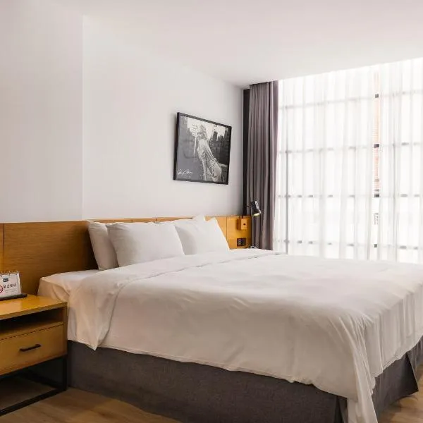 BlueSky Hotel, hotel in Taichung