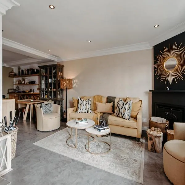 Cape Finest Guest House located in De Waterkant, khách sạn ở Cape Town