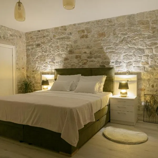 Rooms Bartul Trogir，位于特罗吉尔的酒店