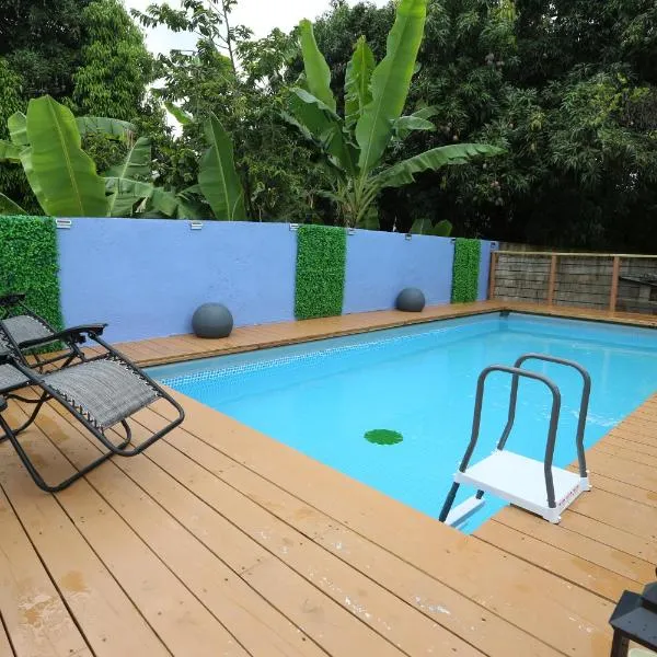 Private 2-Bedroom Villa with Pool & View in Kingston, hotel u gradu 'Kingston'