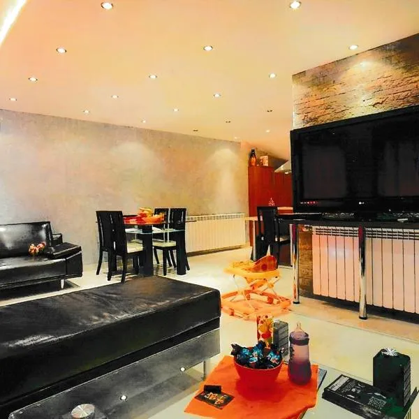 Тристаен апартамент -УЮТ и Топлина, hotel in Yambol