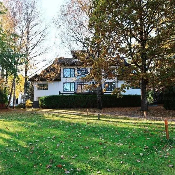Great Apartment next to the Lake Baltezers, hotel v mestu Priedkalne