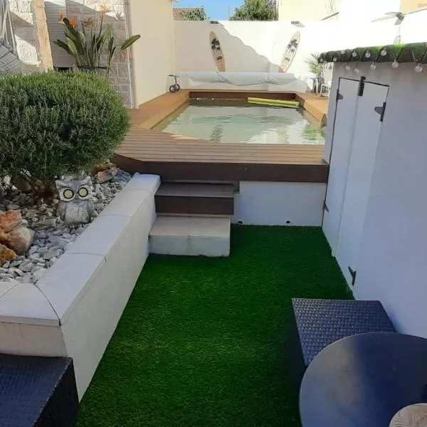 Chambre spacieuse, indépendante, 700m de la gare, Hotel in Narbonne