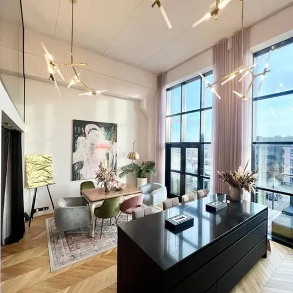 102sqm exclusive loft in trendy Noblessner Tallinn city, hotel v Tallinnu