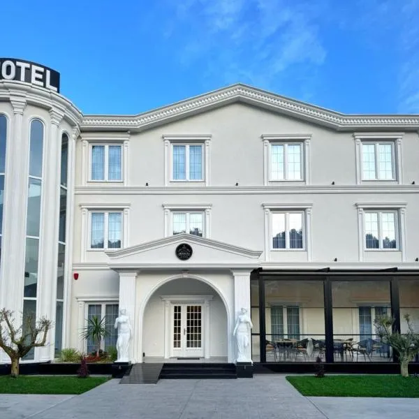 Reign Hotel, hotell sihtkohas Vorë