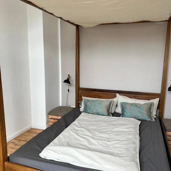 2 Zi Whg zentral, Altbau, renoviert 4P - Buchbar bis 08-25, Hotel in Hannover