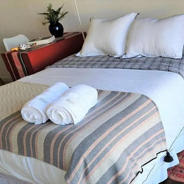 Fantastic spot: Studio w/parking 2 blocks to World Trade Center, 3 to beach, hotell i Montevideo