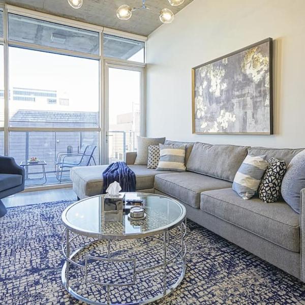 Loft Lv8 ※ Elegant Urban Oasis in Downtown Vegas, Las Vegas
