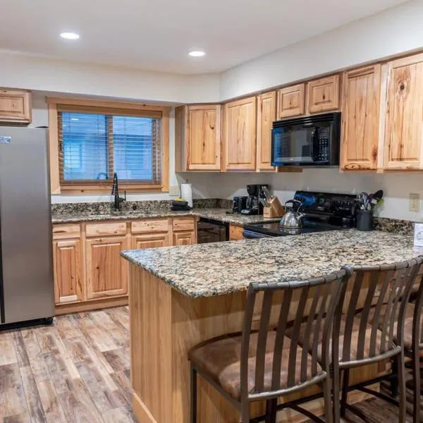 Walk to Skiing Hiking and Main Street, hotel in Breckenridge