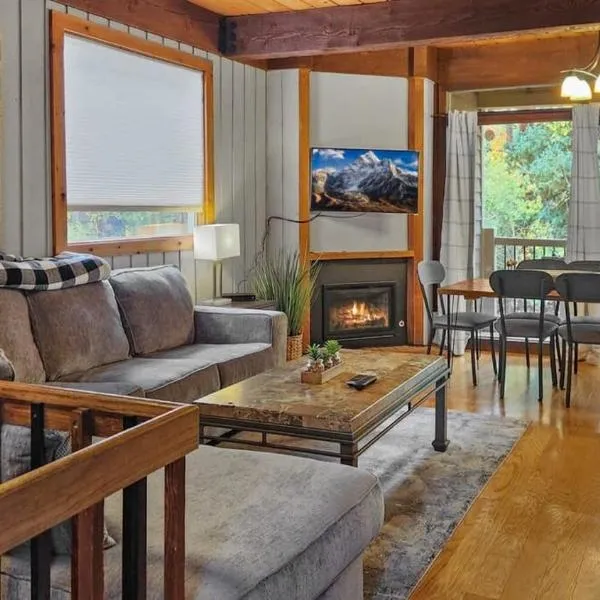Cozy 2 BR Condo in Town Walk to Main St Skiing, hotel a Breckenridge