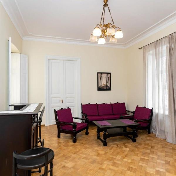 Precious 2 Bedroom apt In The Heart Of Tbilisi