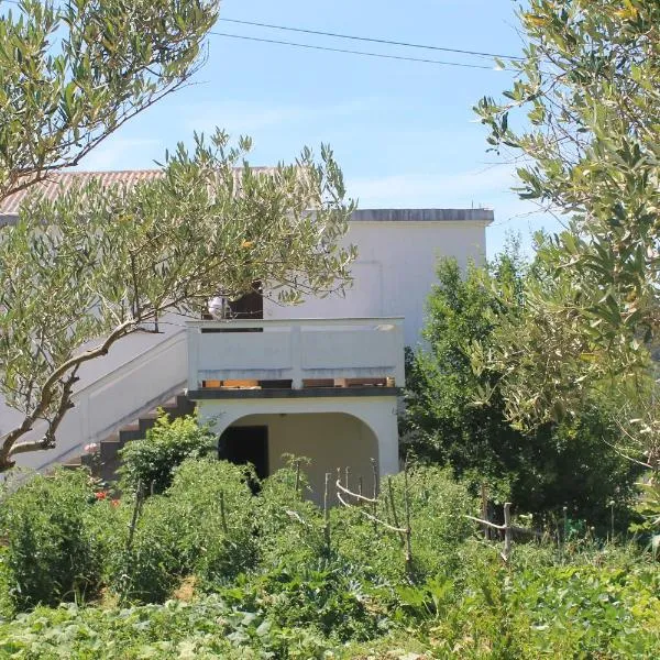 Apartments 501 - spacious and bright apartment on island of Rab, ξενοδοχείο σε Rab