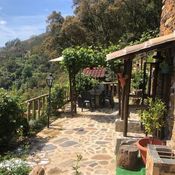Ceira Cottage - Refúgio Romântico com Vista Serrana, hotel en Góis