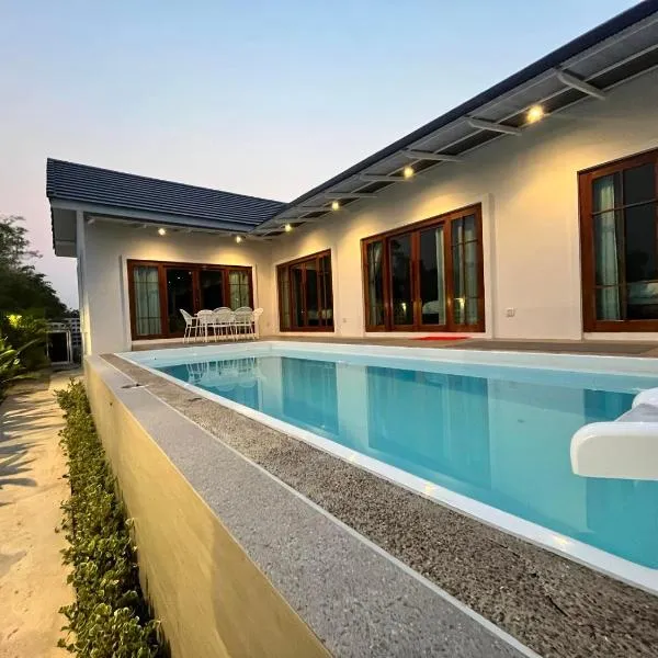 บ้านพูลวิลล่าอุดรธานี by บ้านแสนรัก, hotel v destinaci Udon Thani