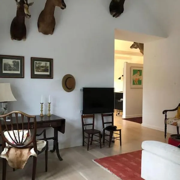 Cozy, quiet guest house perfect for business or pleasure, ξενοδοχείο σε Hillerød