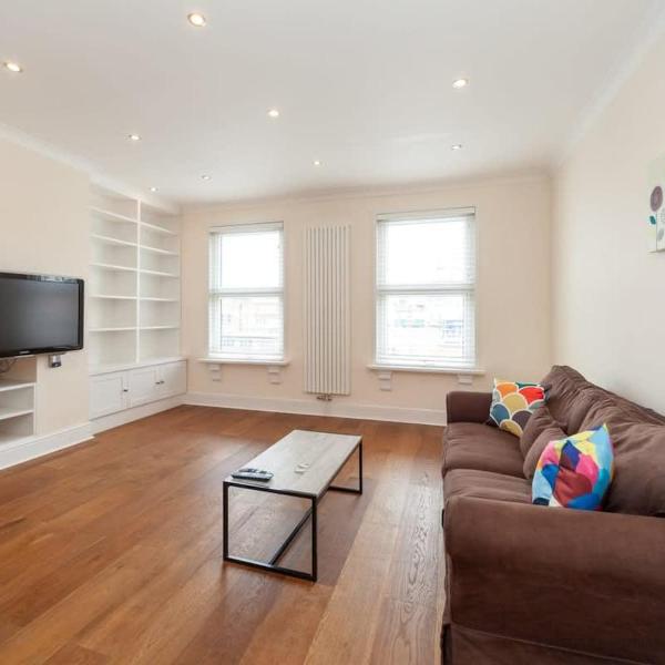 Spacious 2 Bedroom Maisonette in Stratford, London