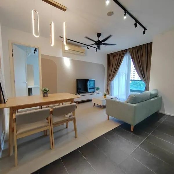 Arcoris Mont Kiara 2# Sunway 163# 2-Bedroom with balcony 2-4Pax, hotel in Kuala Lumpur