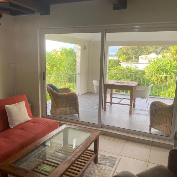 Le Colonial Cocoon Apartement 2, hotel v destinaci La Gaulette