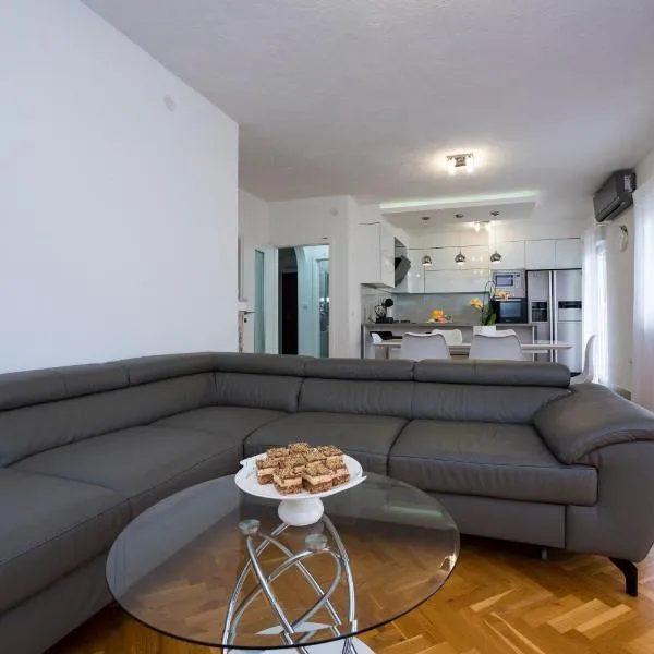 M&M Pelivan apartment, hotel in Kaštela