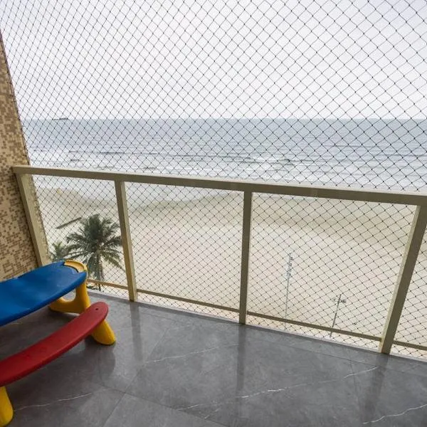 Apartamento pe na areia nas pitangueiras, hotel in Guarujá