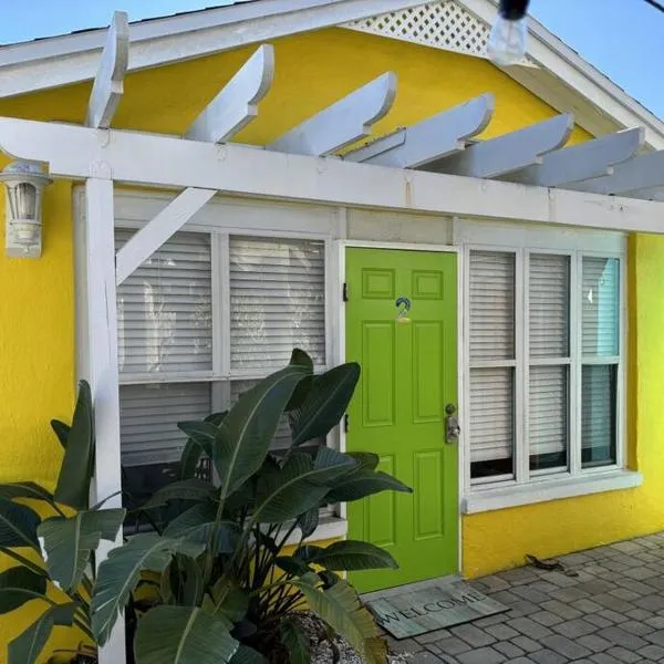 Seaside Retreat Cottages #2., hotel in Clearwater Beach