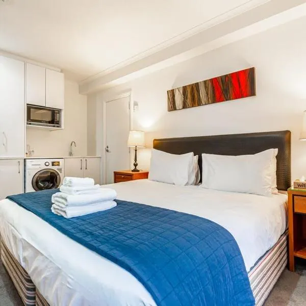 Cosy & Comfy studio on Queen St by Zodiak Stays, ξενοδοχείο στο Ώκλαντ