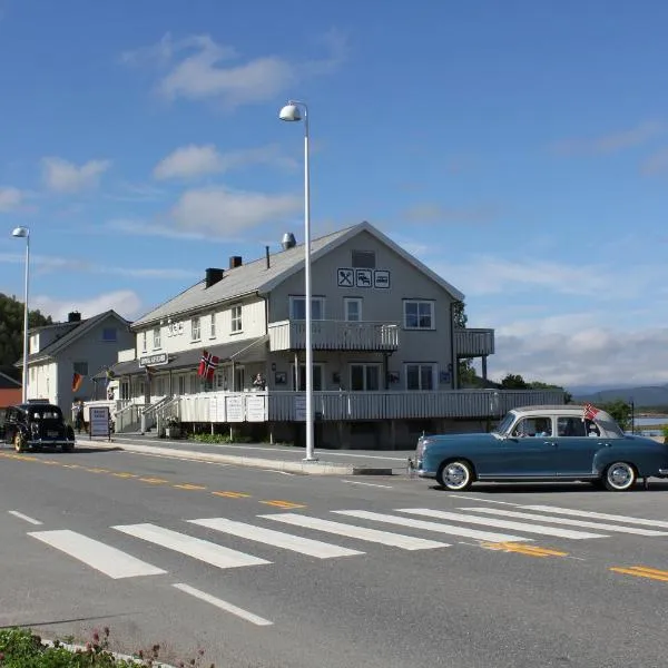Ulvsvåg Gjestgiveri og Fjordcamping AS, hotel v destinaci Ulvsvåg