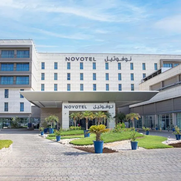 Novotel Muscat Airport, hotel in Masqat