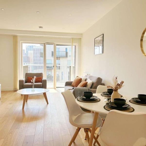 Newham - Apartment - Sleeps 2 - Great Location, London