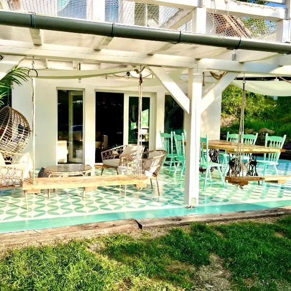 Bohemian Eco Lodge at lake Balaton、Kisapátiのホテル