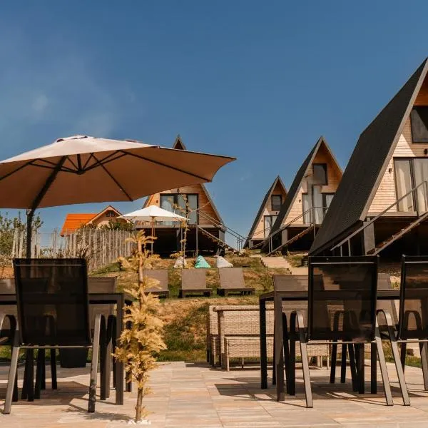 CAVO VILLAGE- Cabins Rental Băile 1 Mai, hotel in Rontău