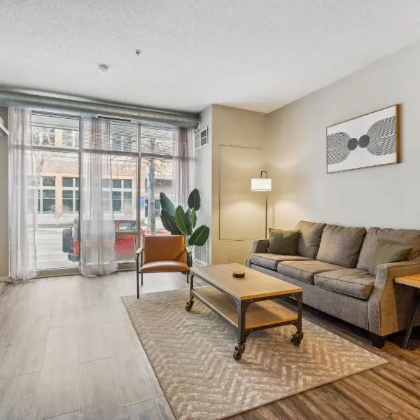 CozySuites Mill District with pool, gym #02, hotel in Minneapolis
