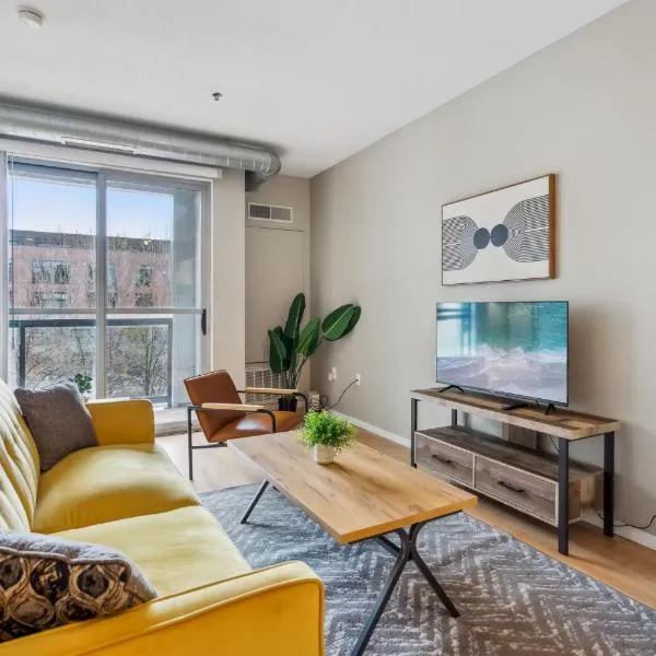 CozySuites Mill District with pool, gym #06, hotel in Minneapolis