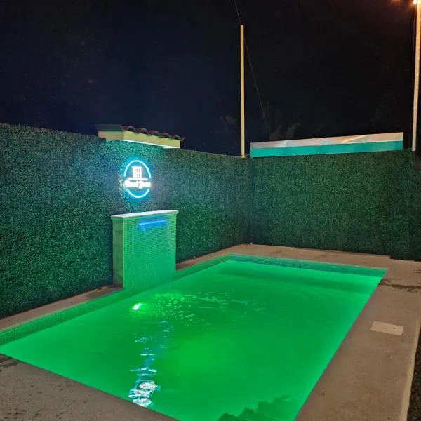 Ocean's Breeze Apartment and Rooms, hotel in Puerto Viejo