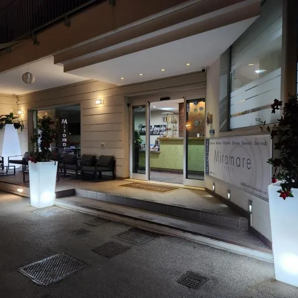 Hotel Miramare, hotel v destinaci Pineto