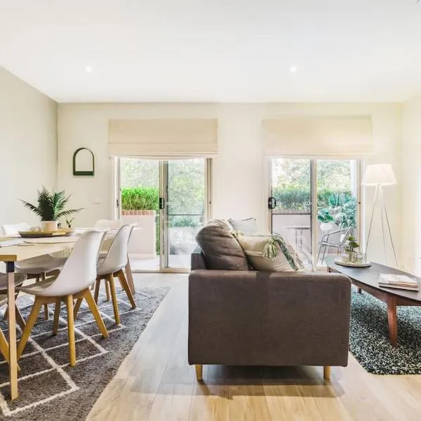 Harp Haven - Contemporary in Suburban Tree lined Kew, hotel in Melbourne
