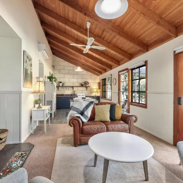 Jamieson Cottages - Cottage TWO - Sleeps 4，位于Howqua的酒店