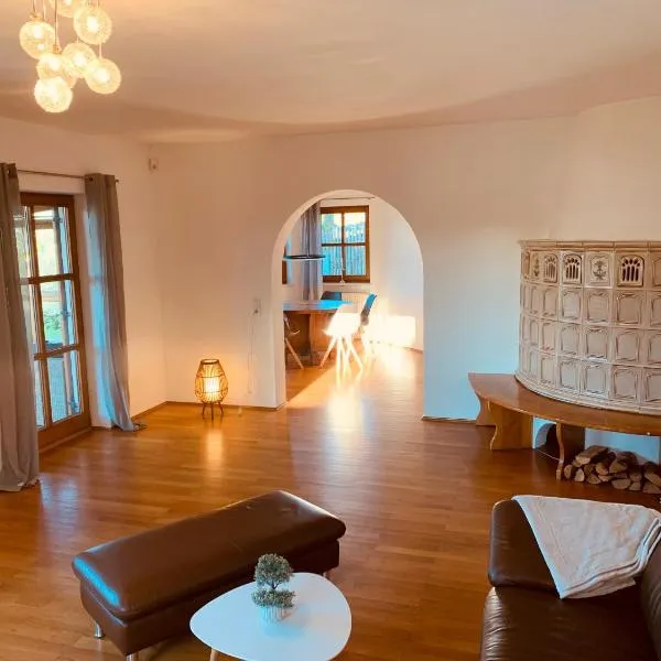 Adlerhorst, 4 Schlafzimmer, Blick in die Alpen, Parkplatz, hotel v destinaci Thyrnau
