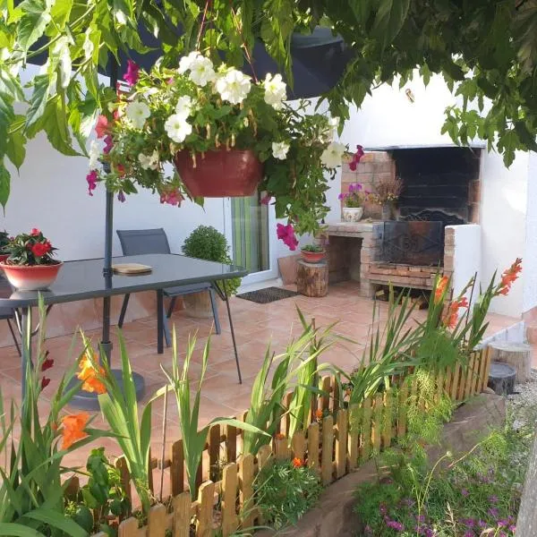 Sous Les Chênes, hotel in Saint-Martin-de-Brômes