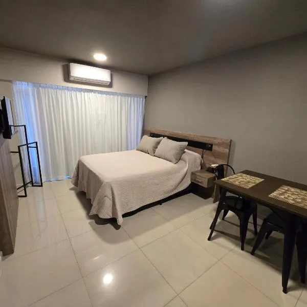 Maipú y Avenida Pellegrini con Parking privado opcional, hotel in Rosario