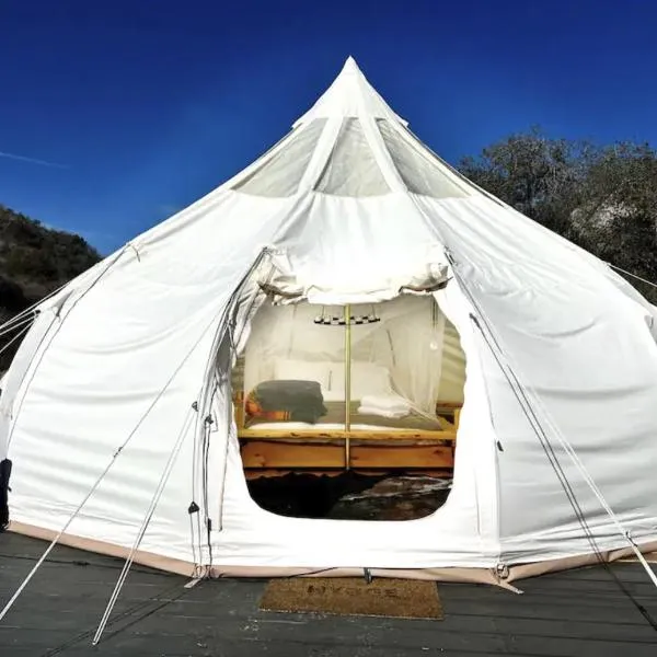 Paradise Ranch Inn - Ecstatic Tent, ξενοδοχείο σε Three Rivers