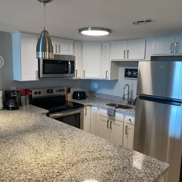 Large Myrtle Beach Condo, Fully Renovated, hotel in Myrtle Beach