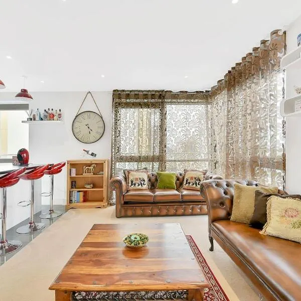 Spacious, Stylish & Secure Apartment, hotel in London
