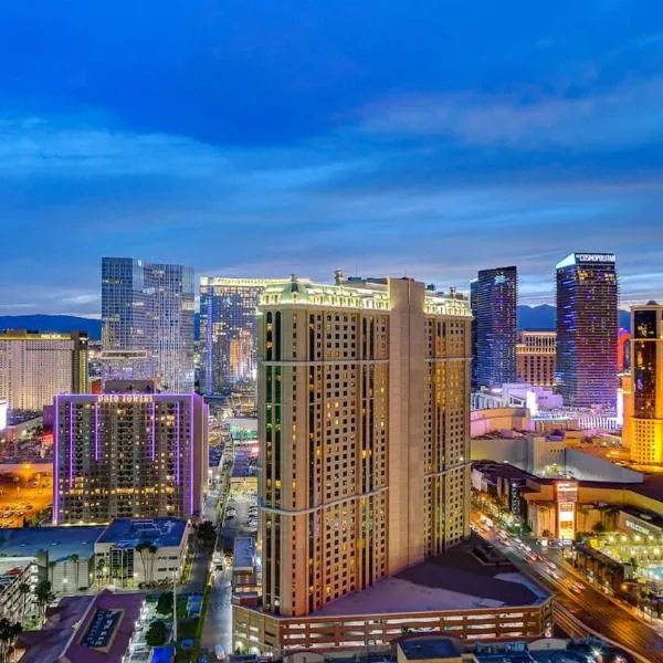 MGM Signature-29-705 F1 Track & Strip View Balcony, hotel in Las Vegas