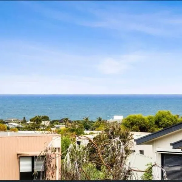 Stunning ocean views indoor spa and sun deck, hotel in Torquay