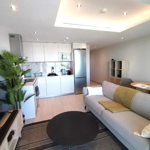 Marina Club Luxury private studio with Pool and incredible views, hotel a Gibraltar