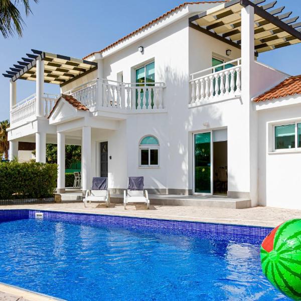 Villa YOLO, Peyia